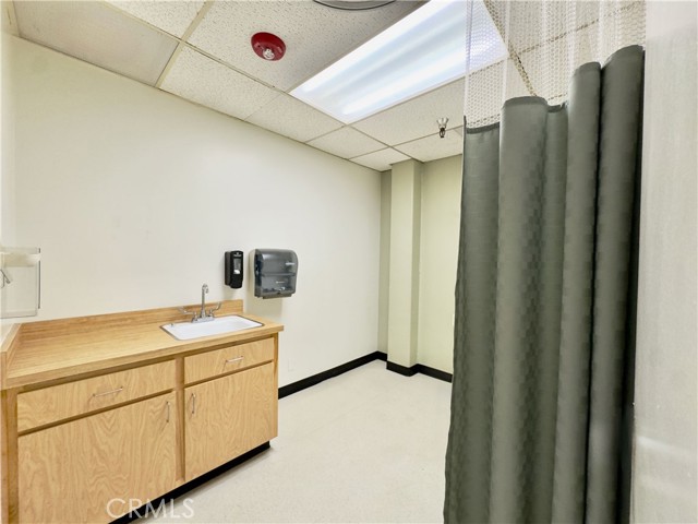 887 E 2nd Street, Pomona, California 91766, ,Commercial Lease,For Rent,887 E 2nd Street,CRIV25069785