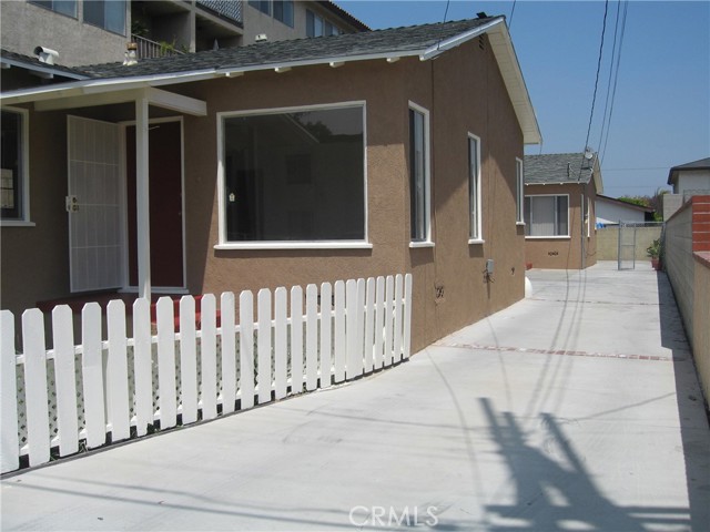 560 W Hamilton Avenue, San Pedro CA: https://media.crmls.org/medias/592dd29c-d46f-4cc1-aa98-31a7d946c2e3.jpg