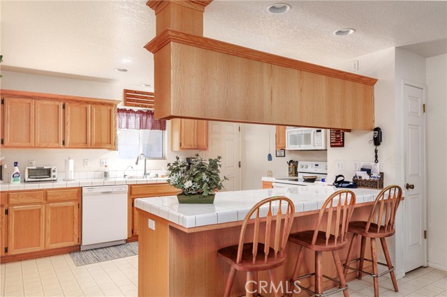 Detail Gallery Image 8 of 22 For 8210 Creston Rd, Paso Robles,  CA 93446 - 4 Beds | 2 Baths