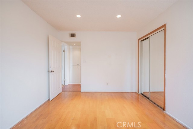 Detail Gallery Image 22 of 28 For 1745 Holly Dr #201,  Glendale,  CA 91206 - 3 Beds | 2 Baths