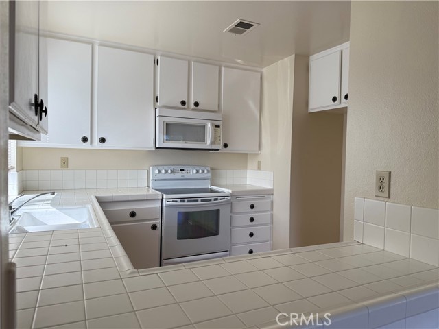 Detail Gallery Image 18 of 20 For 19547 Rinaldi #27,  Porter Ranch,  CA 91326 - 3 Beds | 3 Baths