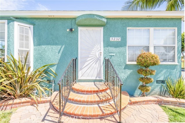 Detail Gallery Image 6 of 28 For 9232 S 7th Ave, Inglewood,  CA 90305 - 4 Beds | 2/1 Baths