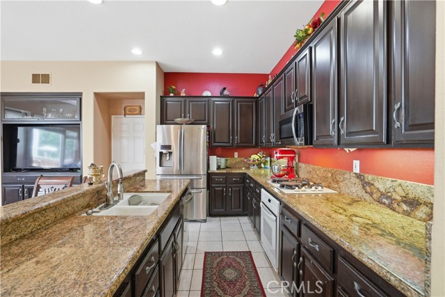 Detail Gallery Image 14 of 27 For 11334 W San Raphael Driveway, San Diego,  CA 92130 - 3 Beds | 2/1 Baths