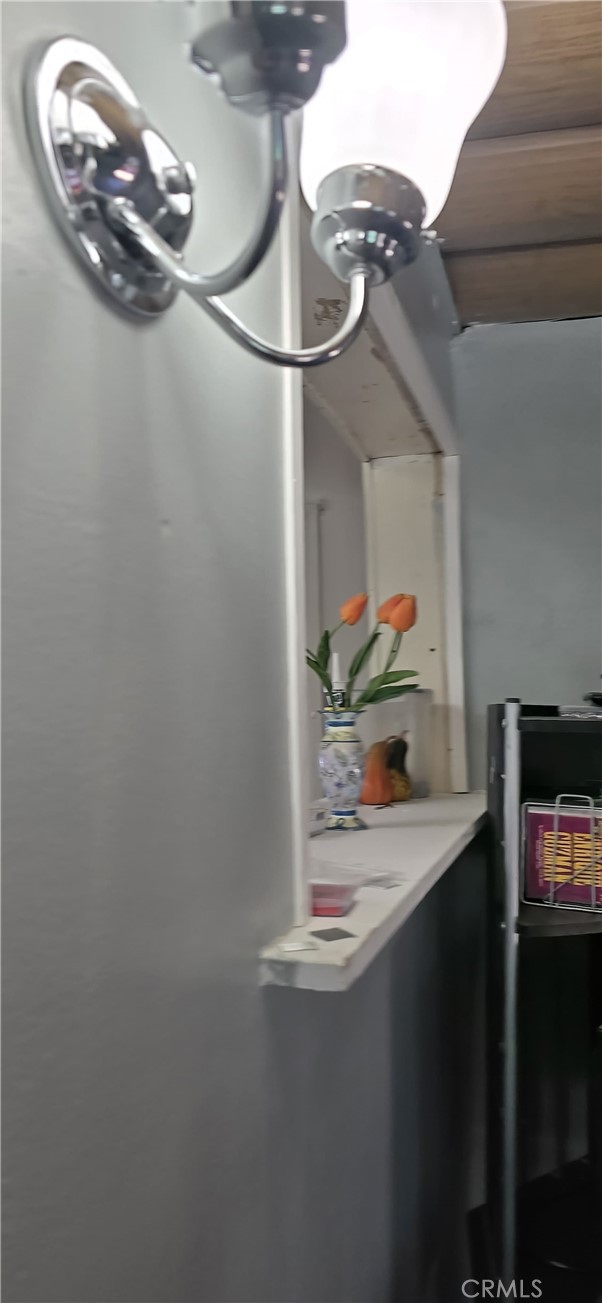 https://media.crmls.org/medias/592fd8c2-ca2d-41c9-8e21-798ff5f16867.jpg?preset=X-Large