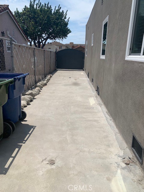 Detail Gallery Image 8 of 12 For 1715 W 85th St #1713,  Los Angeles,  CA 90047 - 3 Beds | 2 Baths