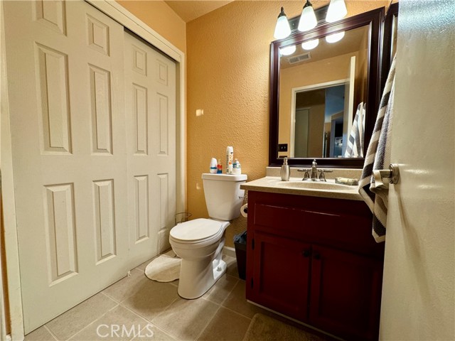 Detail Gallery Image 10 of 27 For 2112 Mount Vernon Dr #D,  Modesto,  CA 95350 - 3 Beds | 1/1 Baths