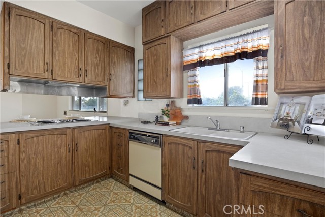 Detail Gallery Image 13 of 35 For 240 S Real, Bakersfield,  CA 93309 - 3 Beds | 2 Baths