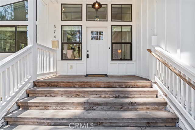Detail Gallery Image 2 of 44 For 374 Mountainaire Ln, Big Bear Lake,  CA 92315 - 4 Beds | 3 Baths