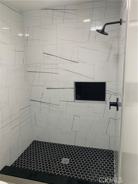 1255 Velasco, Los Angeles CA: https://media.crmls.org/medias/5931bd32-0422-41e6-a6bc-4d592913088e.jpg