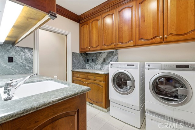 Detail Gallery Image 20 of 44 For 28080 Laura Ct, Los Altos Hills,  CA 94022 - 5 Beds | 7 Baths