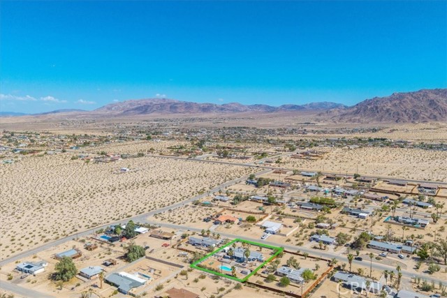 73028 Manana Drive, 29 Palms CA: https://media.crmls.org/medias/59337964-e7cc-4004-9161-27e58a3dfc7f.jpg