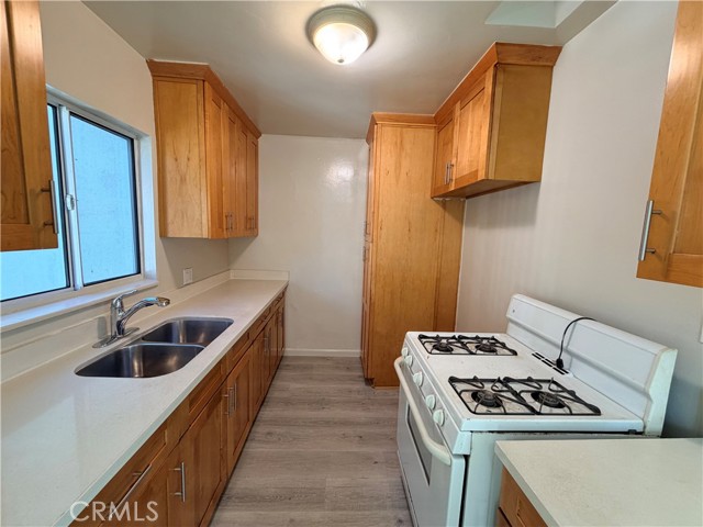 Detail Gallery Image 5 of 15 For 15247 Acre St #C,  North Hills,  CA 91343 - 2 Beds | 1 Baths