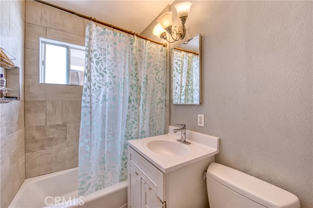 4430 W 166th Street, Lawndale CA: https://media.crmls.org/medias/59358f98-45b0-48da-95ca-45265e99014c.jpg