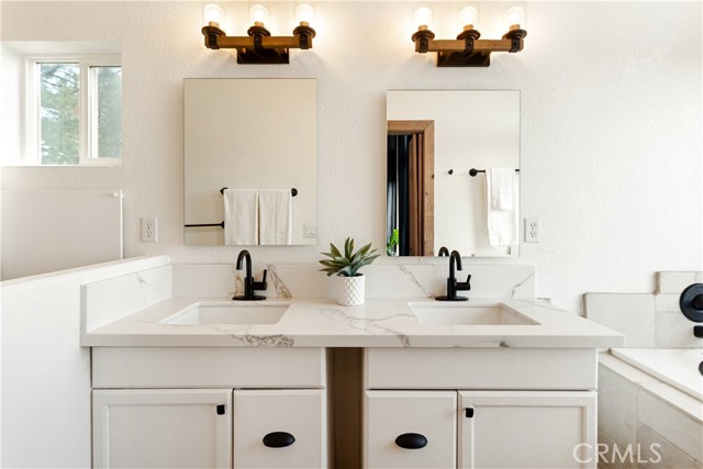 Detail Gallery Image 3 of 49 For 30191 Enchanted Way, Running Springs,  CA 92382 - 3 Beds | 3 Baths