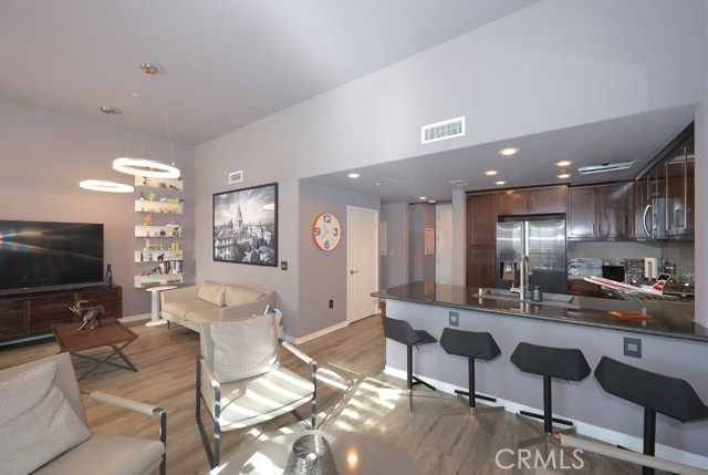 Detail Gallery Image 12 of 37 For 931 E Walnut St #101,  Pasadena,  CA 91106 - 2 Beds | 2/1 Baths