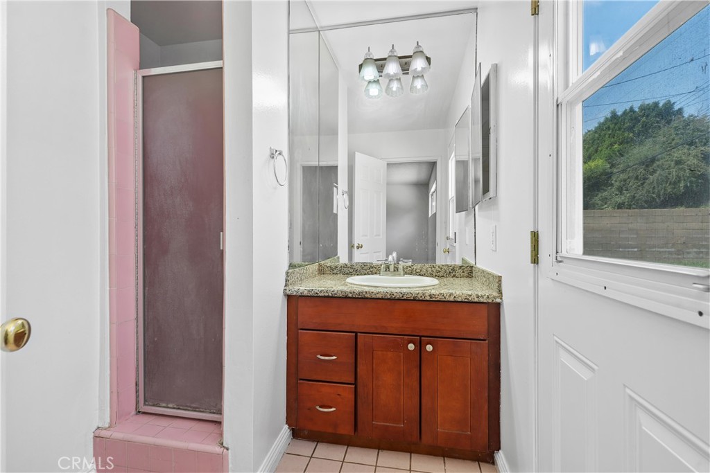 https://media.crmls.org/medias/59369071-c597-4d34-96a8-bd32ee3aa995.jpg?preset=X-Large