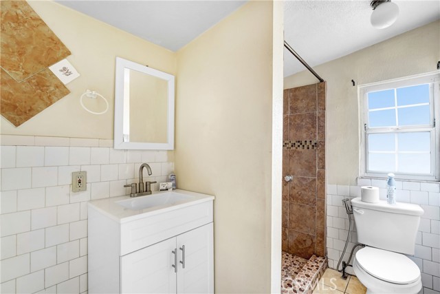 1419 S Redondo Boulevard, Los Angeles CA: https://media.crmls.org/medias/59370d16-736c-4bae-ba70-645e139f3115.jpg