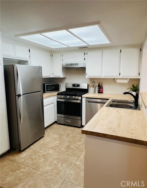 Detail Gallery Image 10 of 19 For 13330 Tamarisk Rd, Victorville,  CA 92395 - 3 Beds | 2/1 Baths