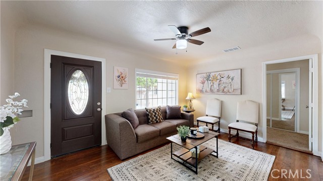 Detail Gallery Image 5 of 22 For 309 E J St, Ontario,  CA 91764 - 2 Beds | 1 Baths