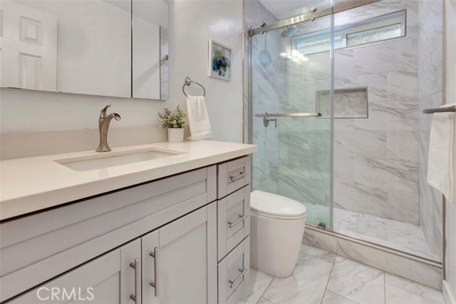 Detail Gallery Image 2 of 2 For 24017 Sylvan, Woodland Hills,  CA 91367 - 1 Beds | 1 Baths