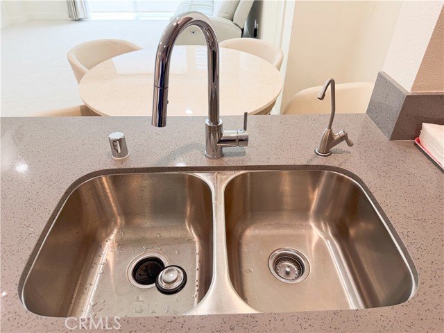 Detail Gallery Image 9 of 33 For 168 S Monterey St #212,  Alhambra,  CA 91801 - 2 Beds | 2/1 Baths