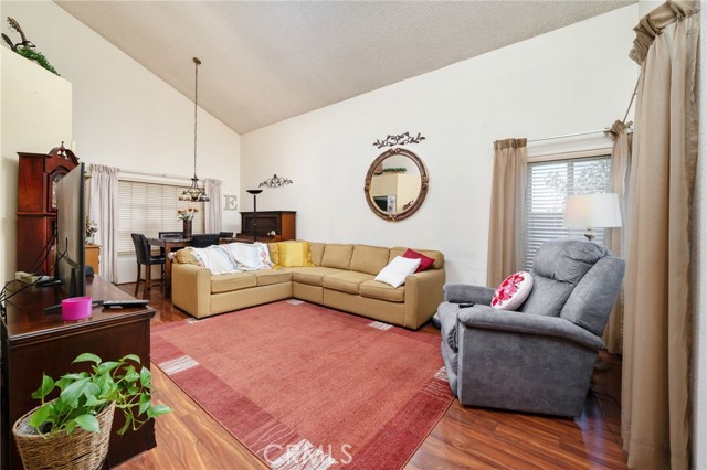 2341 N Palm Avenue, Rialto CA: https://media.crmls.org/medias/59391cb5-dafc-49ca-bd67-b940aa13f333.jpg