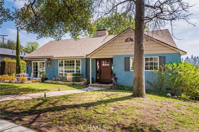 Detail Gallery Image 4 of 20 For 1215 Oak Circle Dr, Glendale,  CA 91208 - 4 Beds | 2/1 Baths