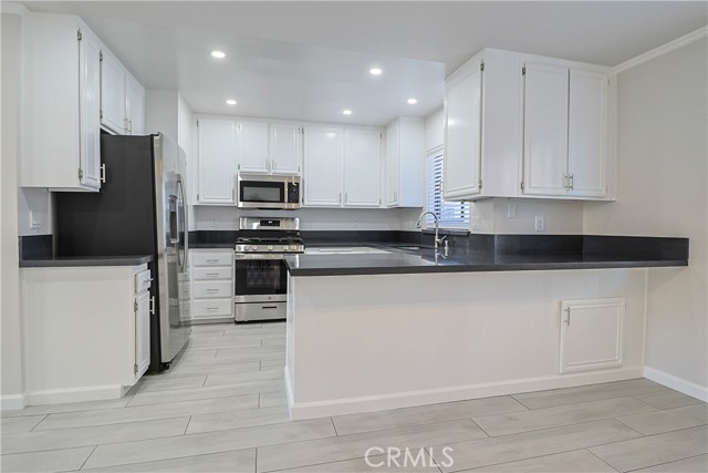 8338 Woodley Pl, North Hills CA: https://media.crmls.org/medias/5939b32a-264c-4d03-954b-82309cb6a193.jpg