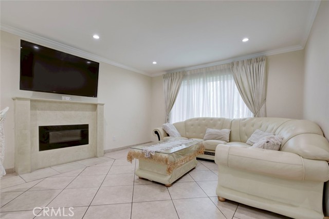 Detail Gallery Image 2 of 52 For 20442 Runnymede, Winnetka,  CA 91306 - 4 Beds | 3 Baths