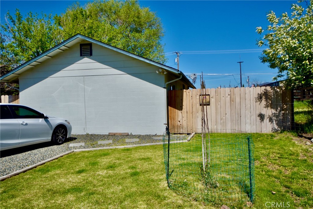 140 S 9th St, Montague, CA 96064