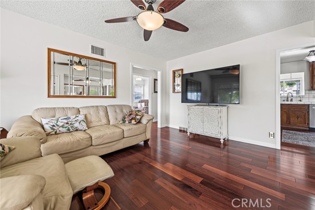 Detail Gallery Image 5 of 34 For 5433 E Brittain, Long Beach,  CA 90808 - 3 Beds | 2 Baths