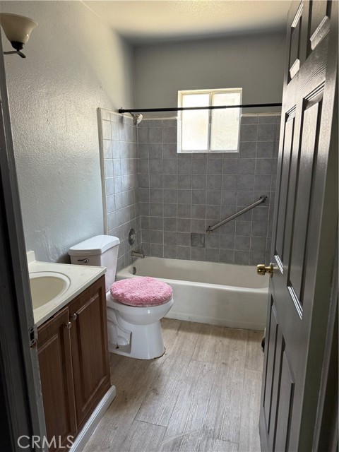 Image 3 of 8 For 1030 Latham Avenue