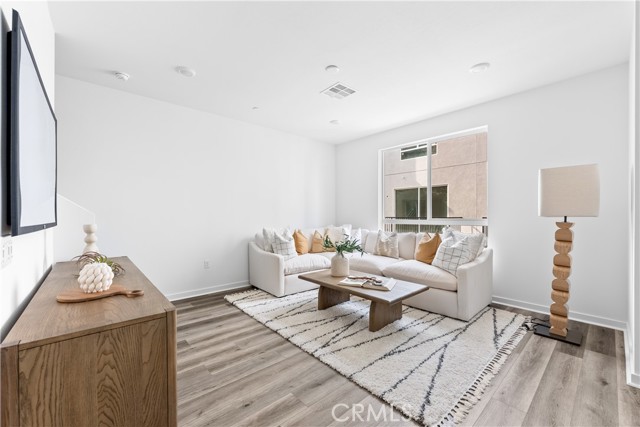 Detail Gallery Image 13 of 43 For 9419 1/2 N Sepulveda Blvd. #5,  North Hills,  CA 91343 - 2 Beds | 2/1 Baths