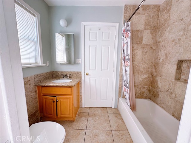 Detail Gallery Image 10 of 21 For 945 N Dickel St, Anaheim,  CA 92805 - 2 Beds | 2 Baths