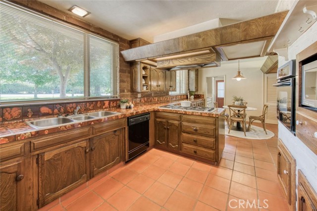 6641 N Van Ness Boulevard, Fresno CA: https://media.crmls.org/medias/593fc890-cd7f-43ff-a03c-15e3a1448670.jpg