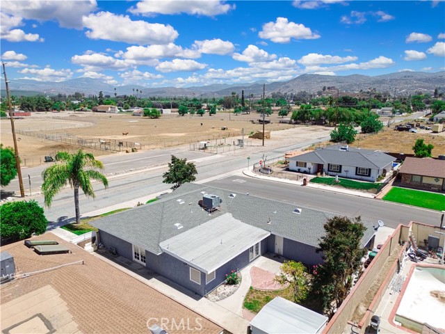 26363 Hemet Street, Hemet CA: https://media.crmls.org/medias/593febcd-57f5-4d21-9d6f-2b8627b1a890.jpg
