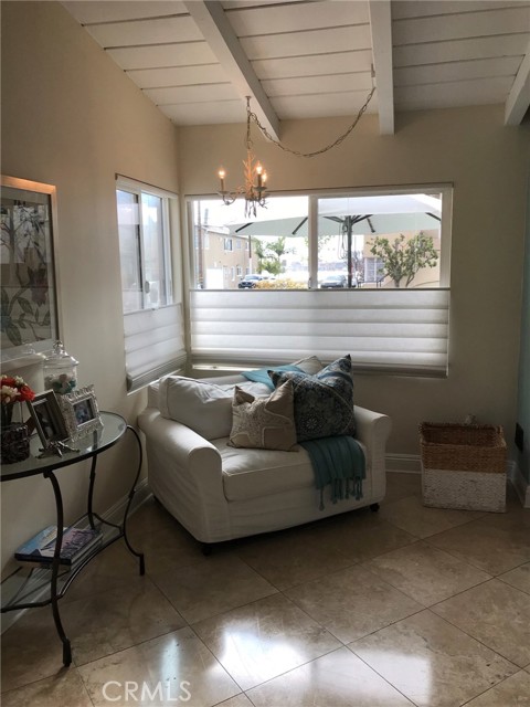 Detail Gallery Image 4 of 29 For 75 Claremont, Long Beach,  CA 90803 - 4 Beds | 4 Baths