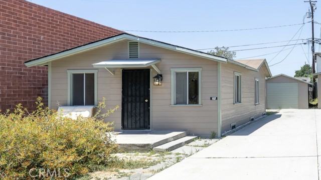 1127 S Mcdonnell Avenue, East Los Angeles CA: https://media.crmls.org/medias/594108b2-baf4-480d-987a-64678ee7ad32.jpg