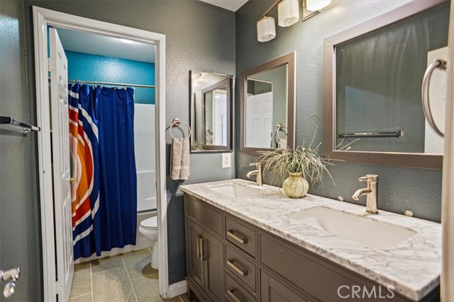 Detail Gallery Image 19 of 28 For 23717 Red Oak Ct, Newhall,  CA 91321 - 4 Beds | 3 Baths