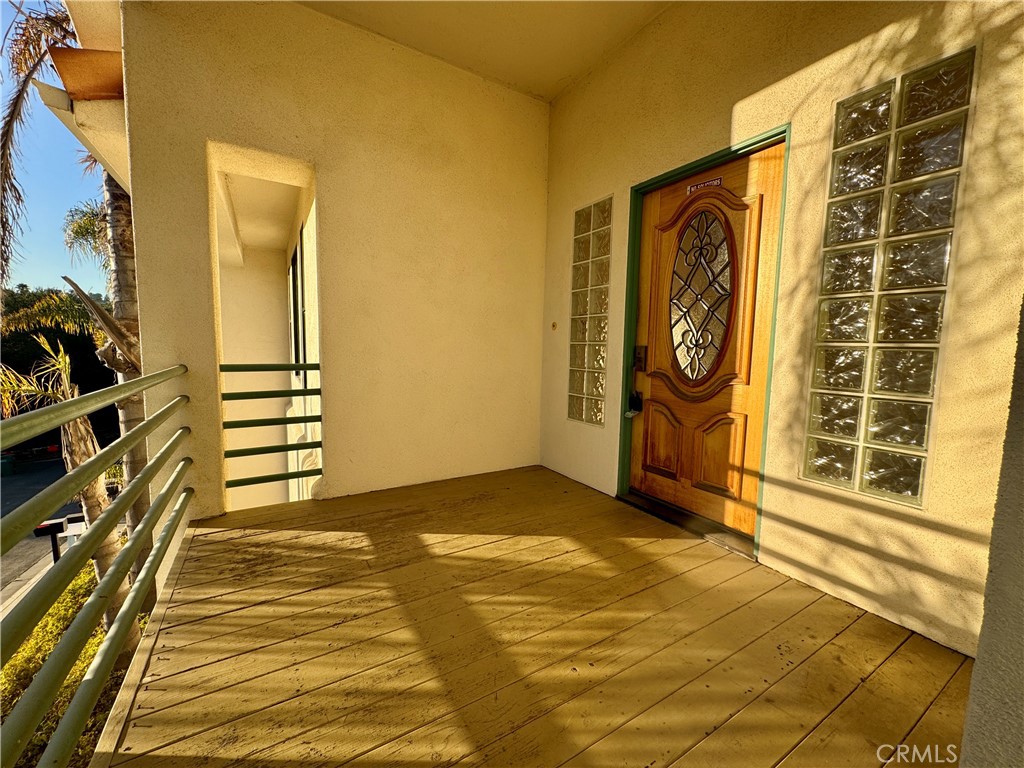 https://media.crmls.org/medias/5941c00a-0207-432b-8120-941e051ebd4a.jpg?preset=X-Large