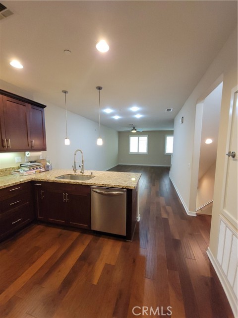 Detail Gallery Image 13 of 26 For 1568 W Artesia Square #E,  Gardena,  CA 90248 - 2 Beds | 2/1 Baths