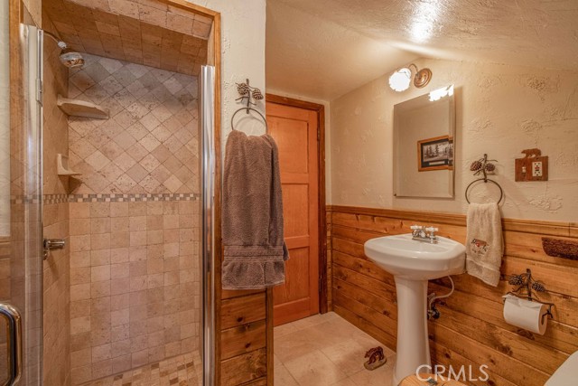 Detail Gallery Image 40 of 50 For 39389 N Shore Dr, Fawnskin,  CA 92333 - 3 Beds | 2 Baths