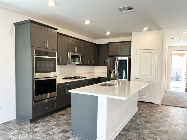 Detail Gallery Image 6 of 34 For 2595 E Pheasant Way, Ontario,  CA 91761 - 4 Beds | 4 Baths