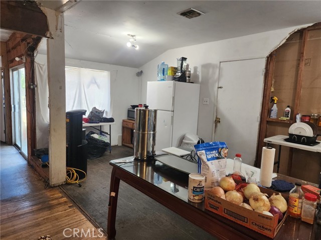 Detail Gallery Image 9 of 11 For 2025 50th Ave, Sacramento,  CA 95822 - 4 Beds | 2 Baths