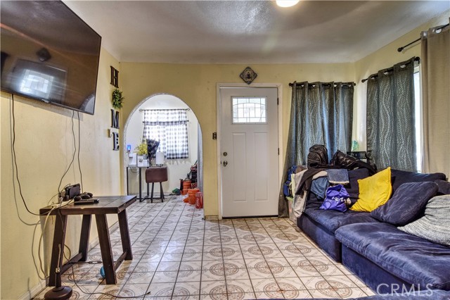 Detail Gallery Image 5 of 23 For 6542 San Luis, Paramount,  CA 90723 - 4 Beds | 2 Baths