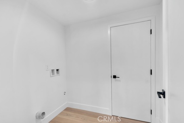 Detail Gallery Image 34 of 41 For 11722 Hayvenhurst, Granada Hills,  CA 91344 - 4 Beds | 3 Baths