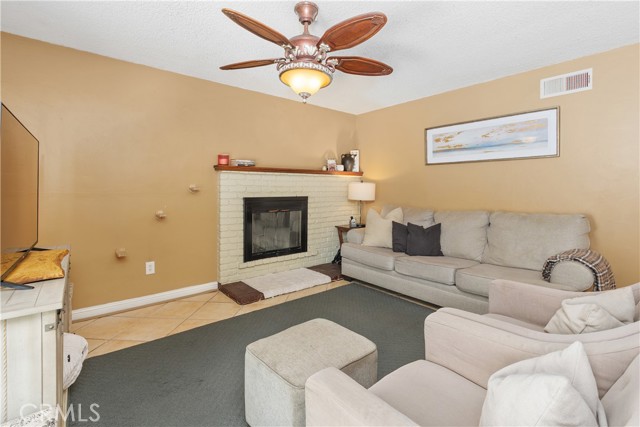 Detail Gallery Image 10 of 41 For 3638 Lillian, Riverside,  CA 92504 - 4 Beds | 2 Baths