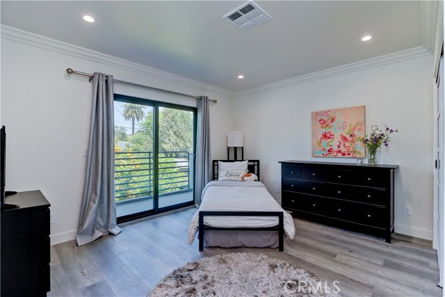 223 N St Andrews Place, Los Angeles CA: https://media.crmls.org/medias/59490206-bf59-42f9-9f88-74914dcbb8b2.jpg