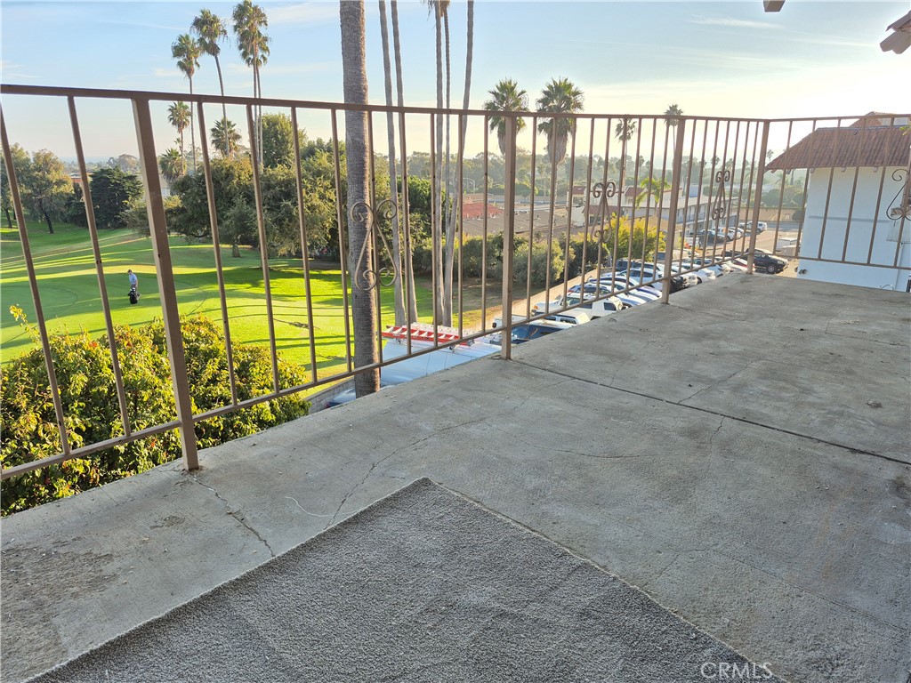 https://media.crmls.org/medias/5949925e-ee1b-43c6-bbb5-66d1f4b526e0.jpg?preset=X-Large