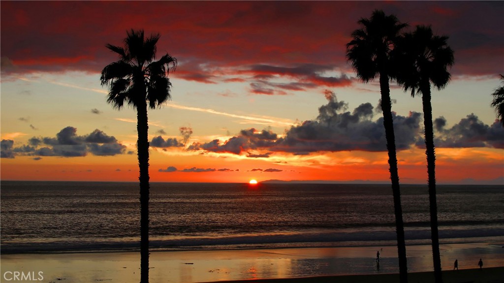 https://media.crmls.org/medias/5949cd47-d2f9-4245-9d4d-51925a8584ee.jpg?preset=X-Large